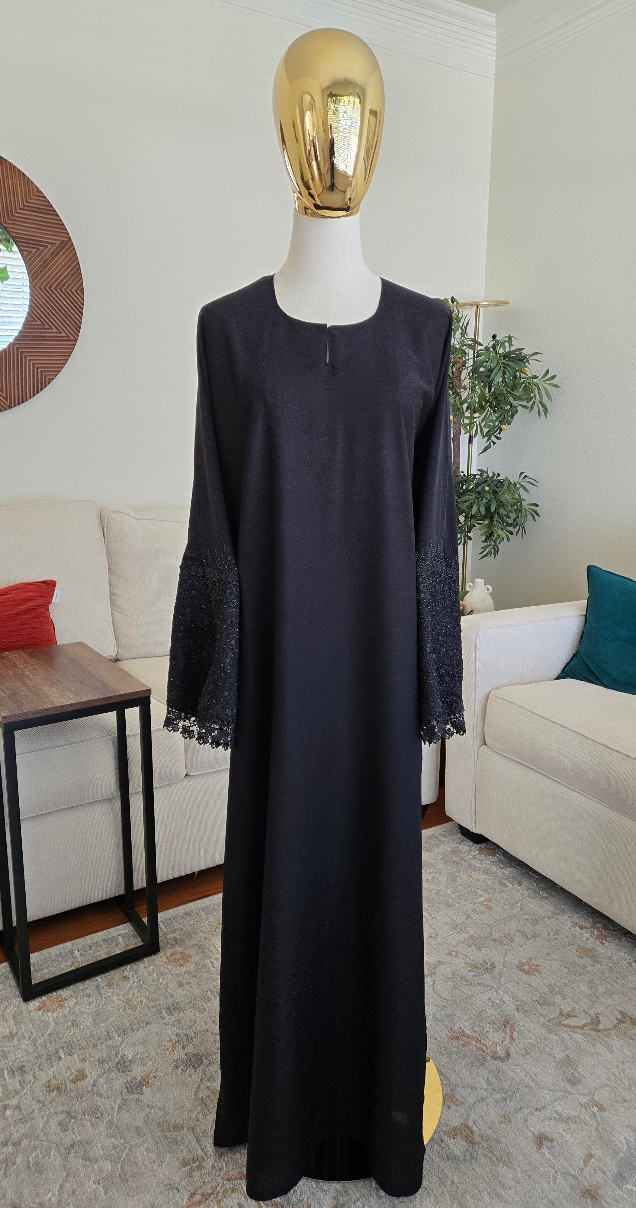 Noir Lace Elegance Abaya